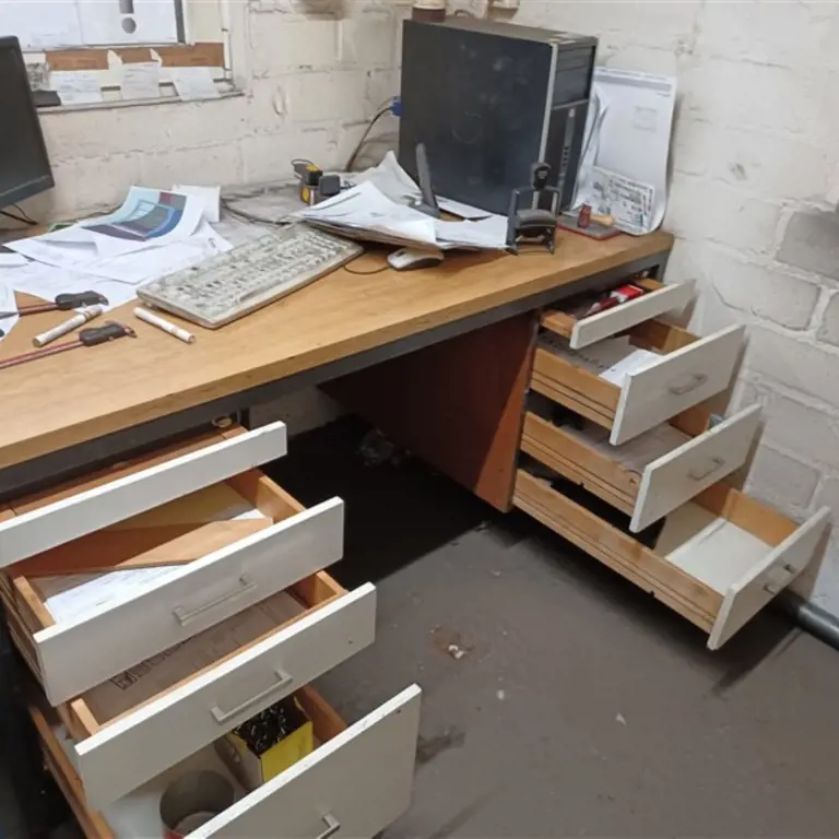 1 Posten Residual room contents