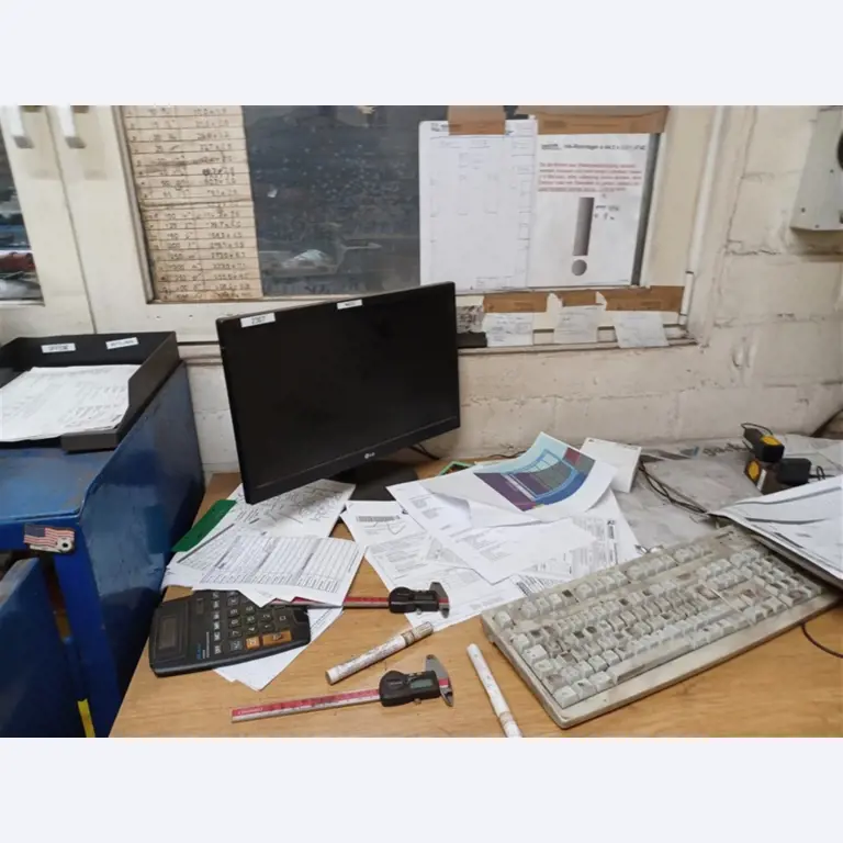 Dobře udržované dílenské vybavení a stroje z bývalé firmy Hülsenbusch Apparatebau.-4