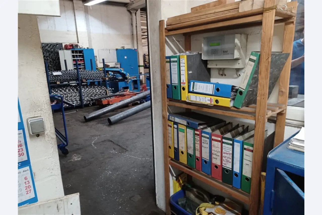 Dobře udržované dílenské vybavení a stroje z bývalé firmy Hülsenbusch Apparatebau.-7