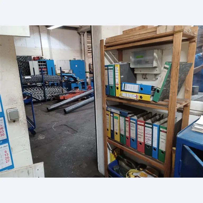 Dobře udržované dílenské vybavení a stroje z bývalé firmy Hülsenbusch Apparatebau.-7