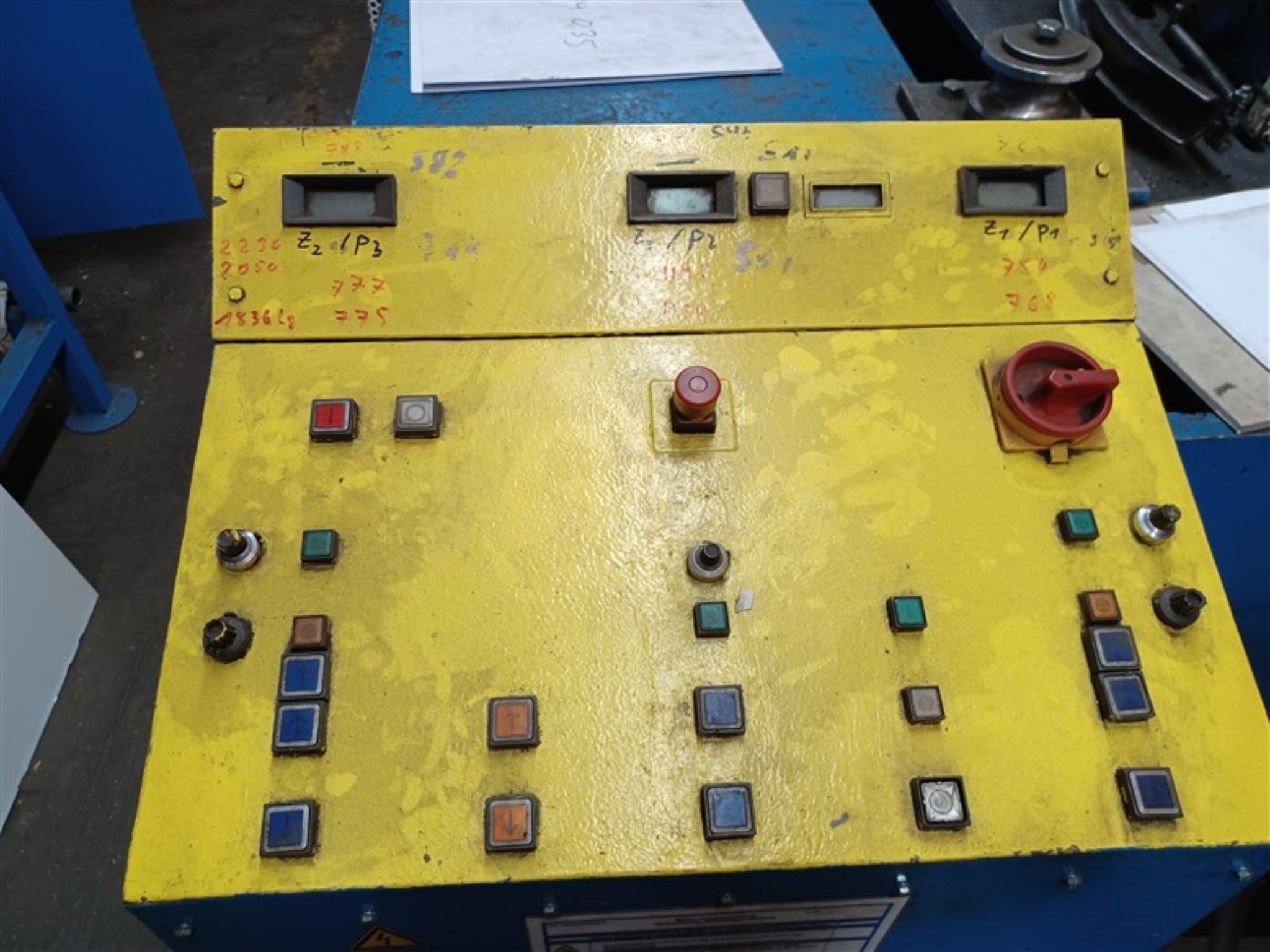 Dobrze utrzymany sprzęt warsztatowy i maszyny dawnej firmy Hülsenbusch Apparatebau-4