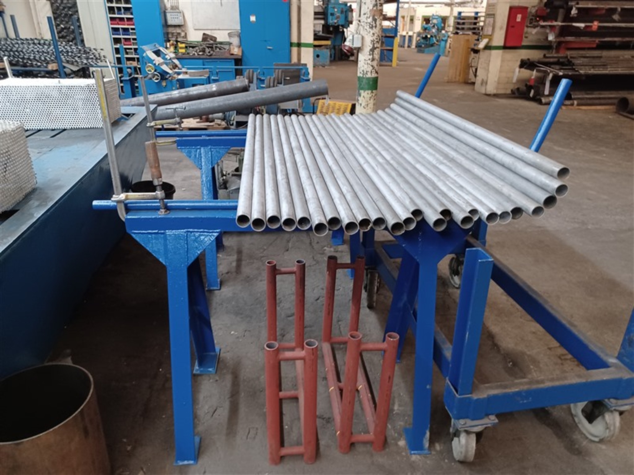 Dobrze utrzymany sprzęt warsztatowy i maszyny dawnej firmy Hülsenbusch Apparatebau-7