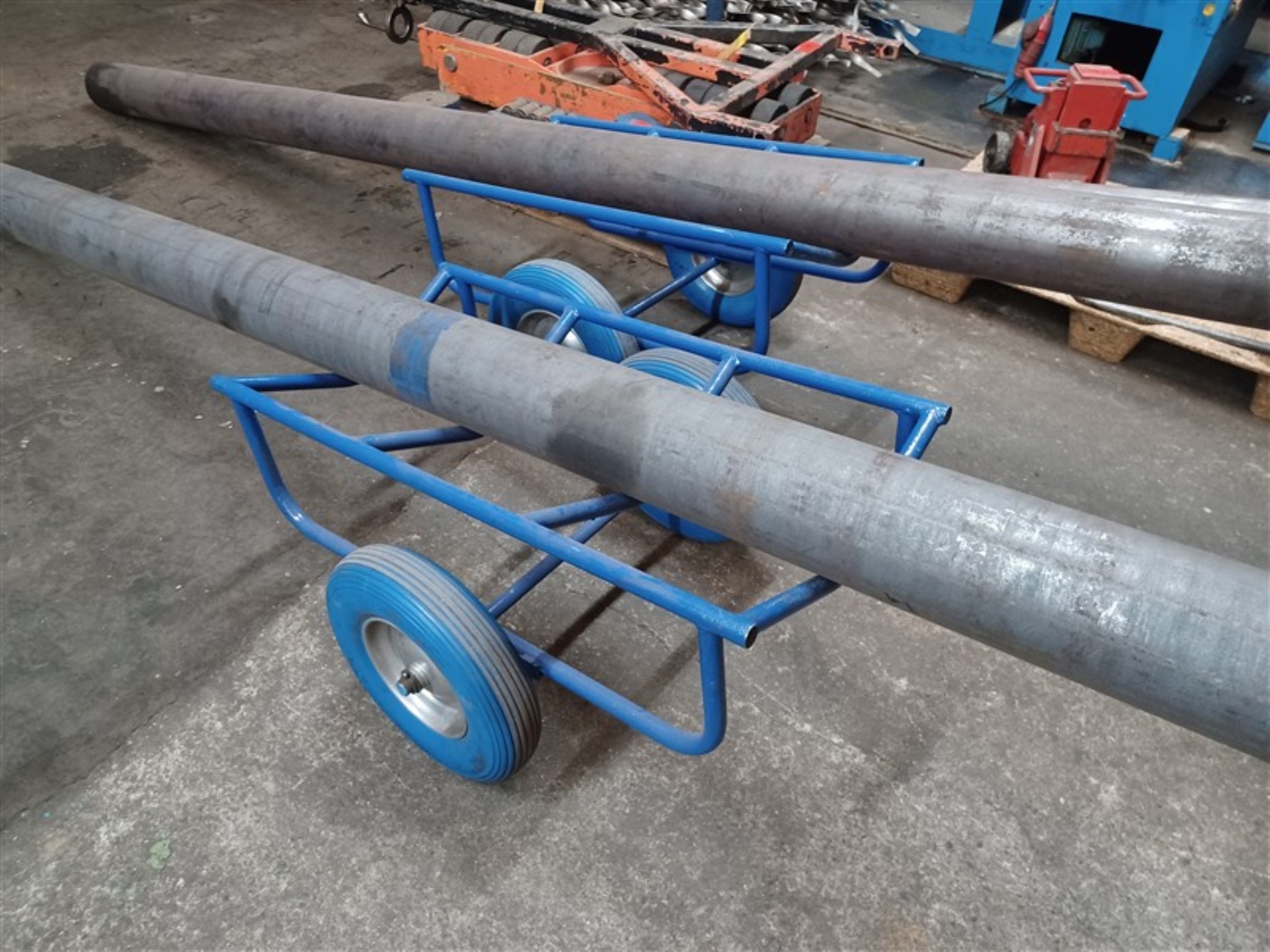 Dobrze utrzymany sprzęt warsztatowy i maszyny dawnej firmy Hülsenbusch Apparatebau-9