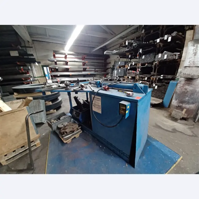 un équipement d'atelier bien entretenu ainsi que des machines de la société Hülsenbusch Apparatebau-1