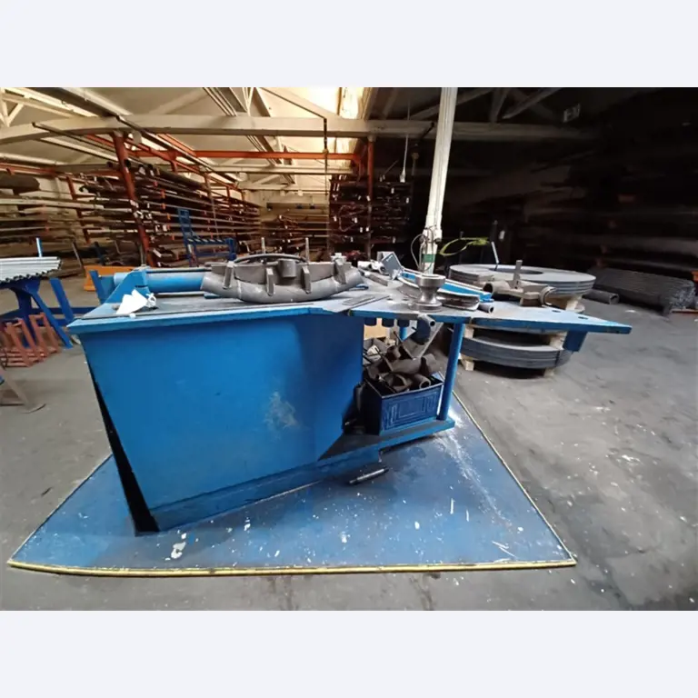 un équipement d'atelier bien entretenu ainsi que des machines de la société Hülsenbusch Apparatebau-2