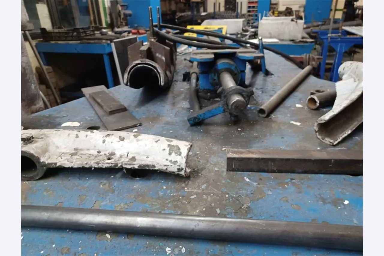 un équipement d'atelier bien entretenu ainsi que des machines de la société Hülsenbusch Apparatebau-3