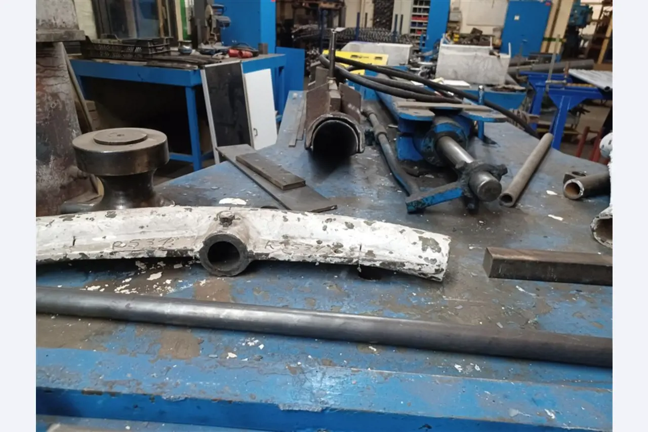 un équipement d'atelier bien entretenu ainsi que des machines de la société Hülsenbusch Apparatebau-4