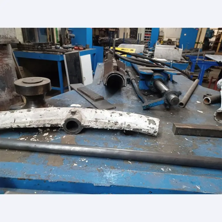 un équipement d'atelier bien entretenu ainsi que des machines de la société Hülsenbusch Apparatebau-4