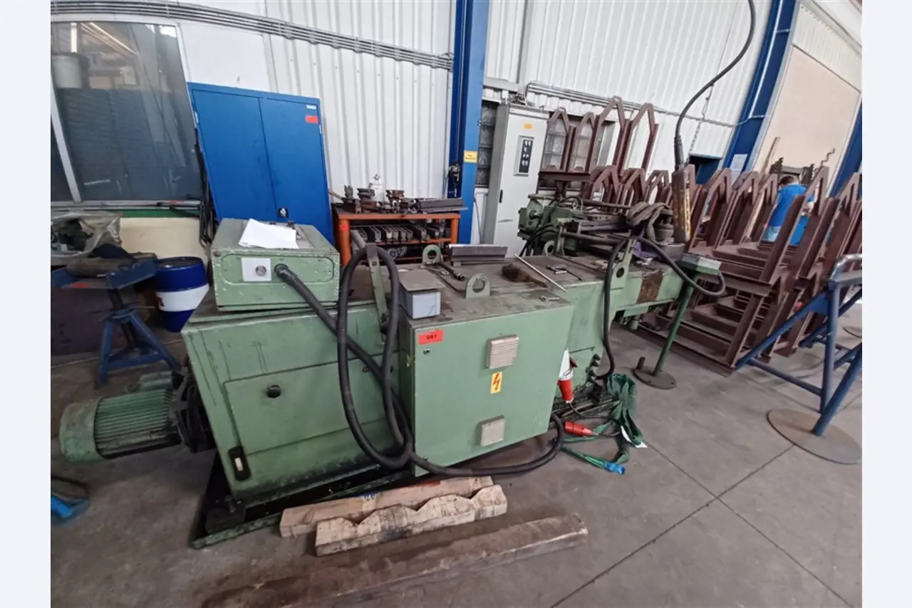 Dobře udržované dílenské vybavení a stroje z bývalé firmy Hülsenbusch Apparatebau.-1