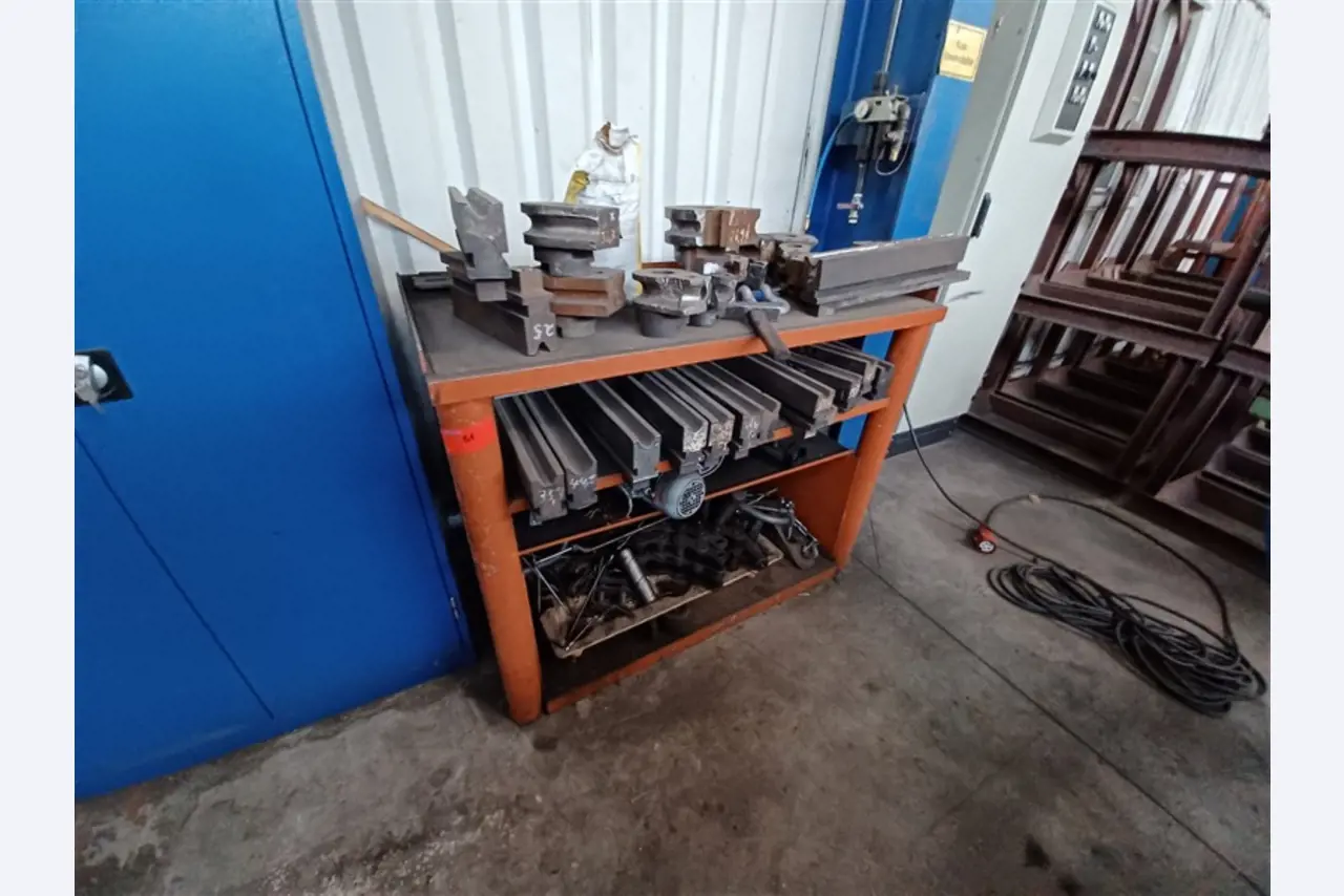 Dobře udržované dílenské vybavení a stroje z bývalé firmy Hülsenbusch Apparatebau.-4