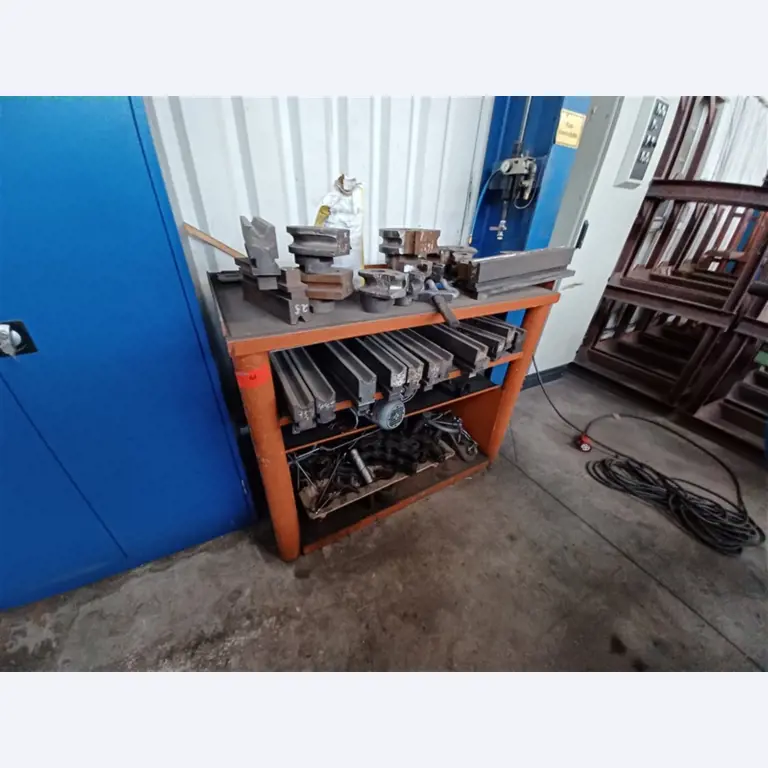 Dobře udržované dílenské vybavení a stroje z bývalé firmy Hülsenbusch Apparatebau.-4