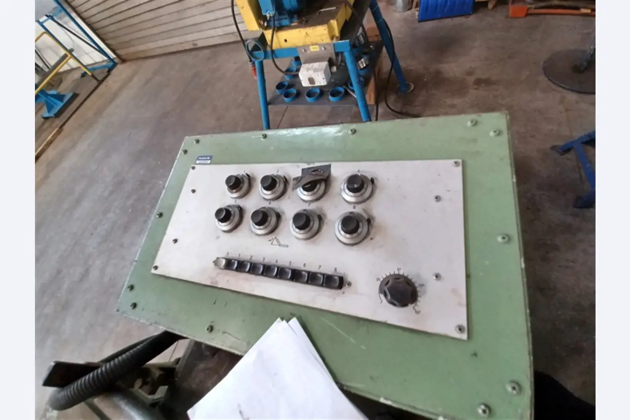 Dobře udržované dílenské vybavení a stroje z bývalé firmy Hülsenbusch Apparatebau.-6