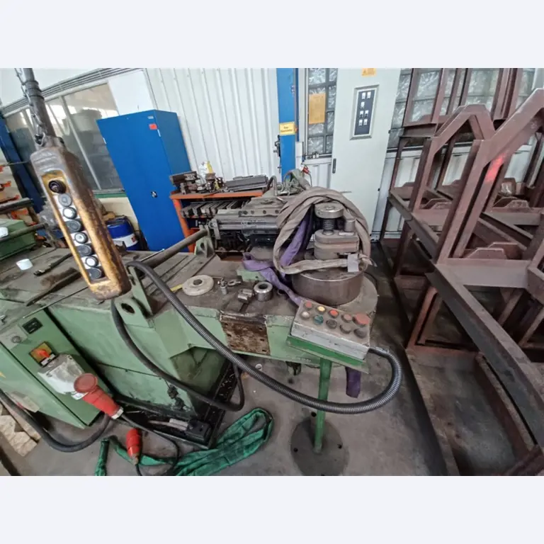 Dobře udržované dílenské vybavení a stroje z bývalé firmy Hülsenbusch Apparatebau.-7