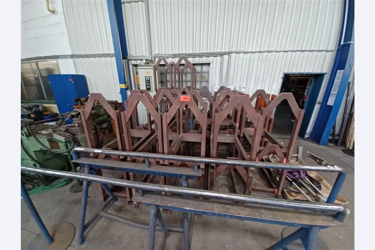 Dobře udržované dílenské vybavení a stroje z bývalé firmy Hülsenbusch Apparatebau.-1