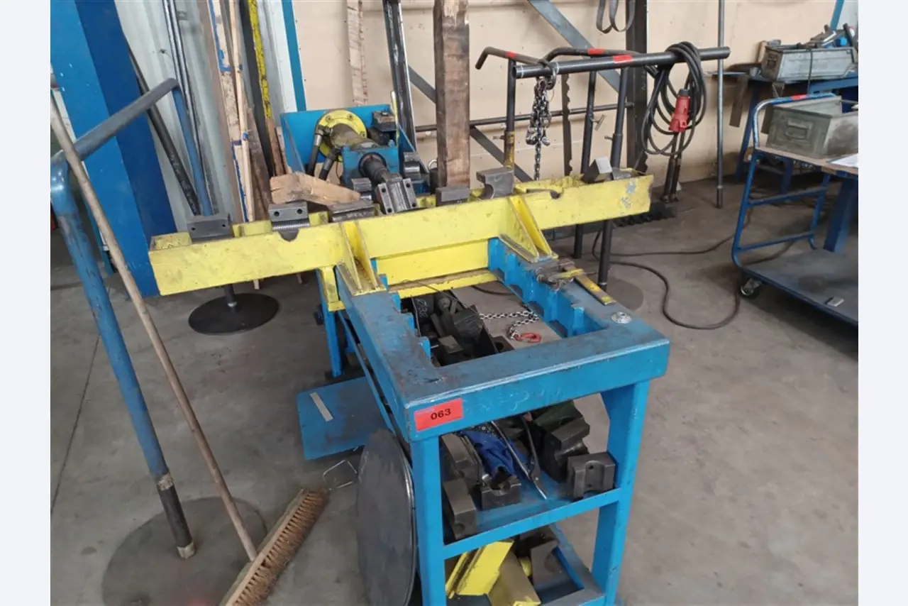 Goed onderhouden werkplaatsuitrusting en machines van Hülsenbusch Apparatebau-1