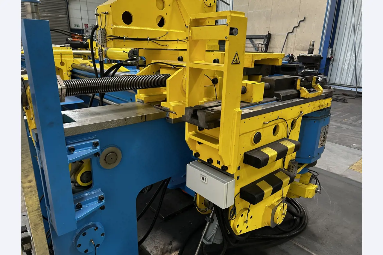 Dobře udržované dílenské vybavení a stroje z bývalé firmy Hülsenbusch Apparatebau.-11