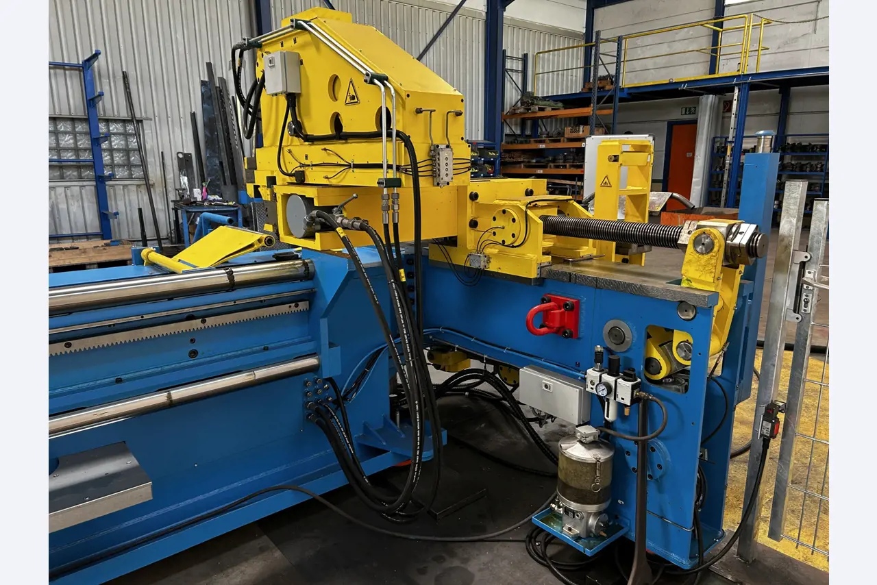 Dobře udržované dílenské vybavení a stroje z bývalé firmy Hülsenbusch Apparatebau.-13