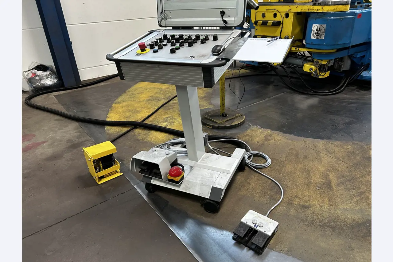 Dobře udržované dílenské vybavení a stroje z bývalé firmy Hülsenbusch Apparatebau.-19