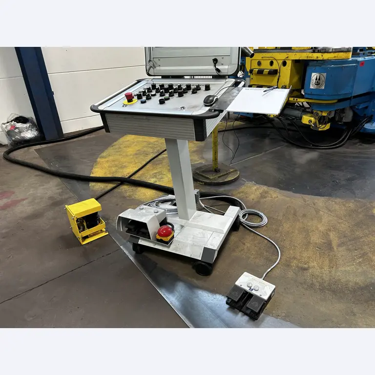 Dobře udržované dílenské vybavení a stroje z bývalé firmy Hülsenbusch Apparatebau.-19