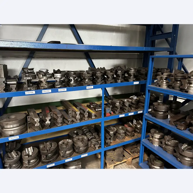 Dobře udržované dílenské vybavení a stroje z bývalé firmy Hülsenbusch Apparatebau.-23