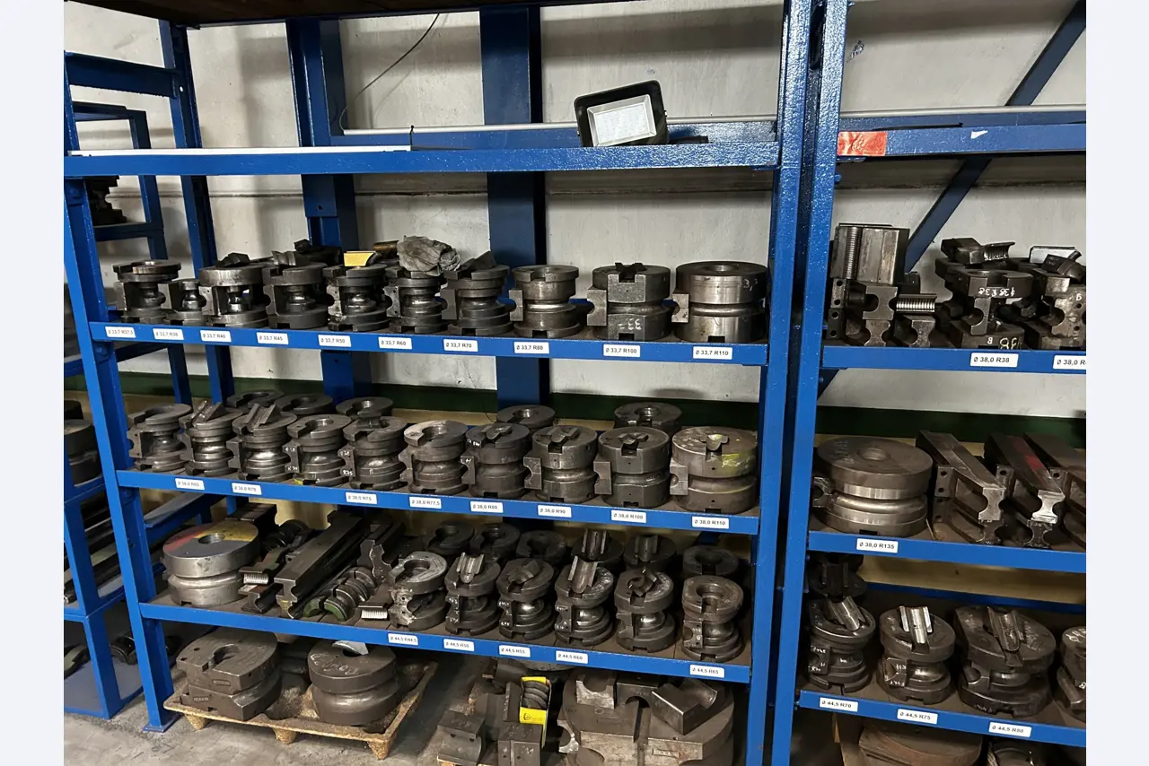 Dobře udržované dílenské vybavení a stroje z bývalé firmy Hülsenbusch Apparatebau.-24