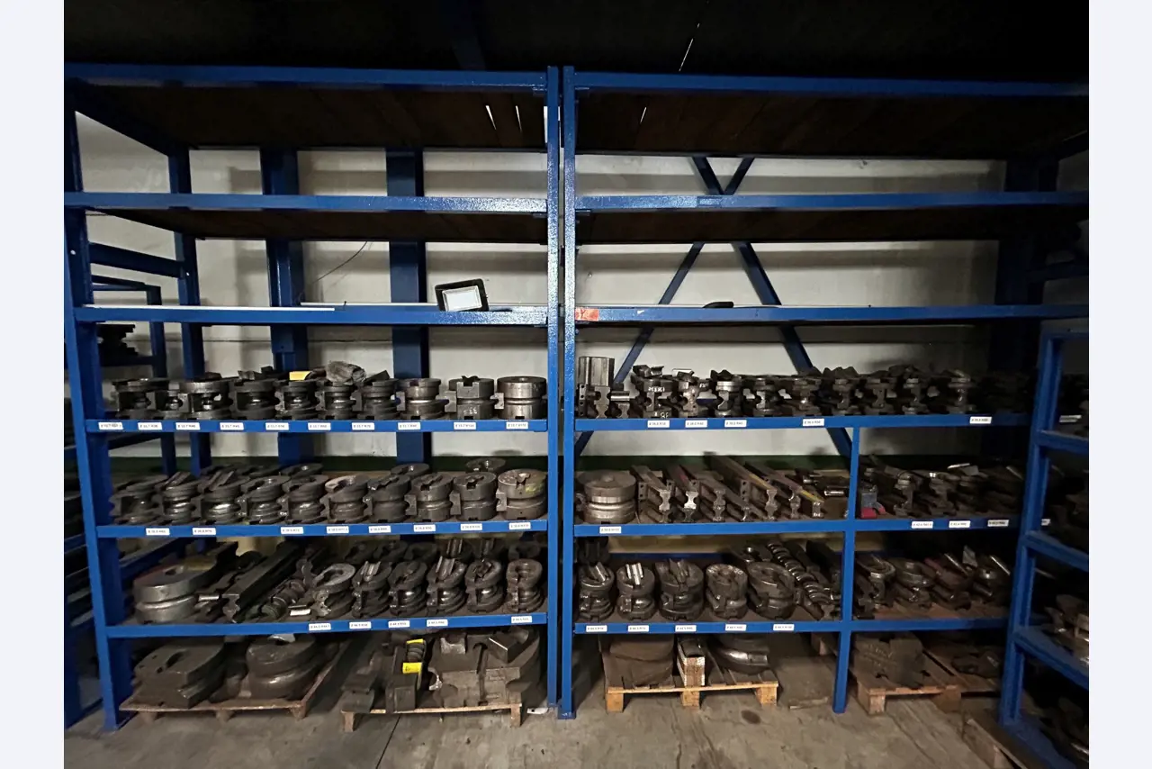 Dobře udržované dílenské vybavení a stroje z bývalé firmy Hülsenbusch Apparatebau.-25