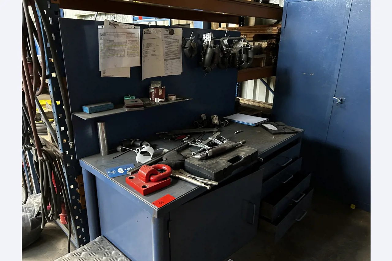 Dobře udržované dílenské vybavení a stroje z bývalé firmy Hülsenbusch Apparatebau.-28