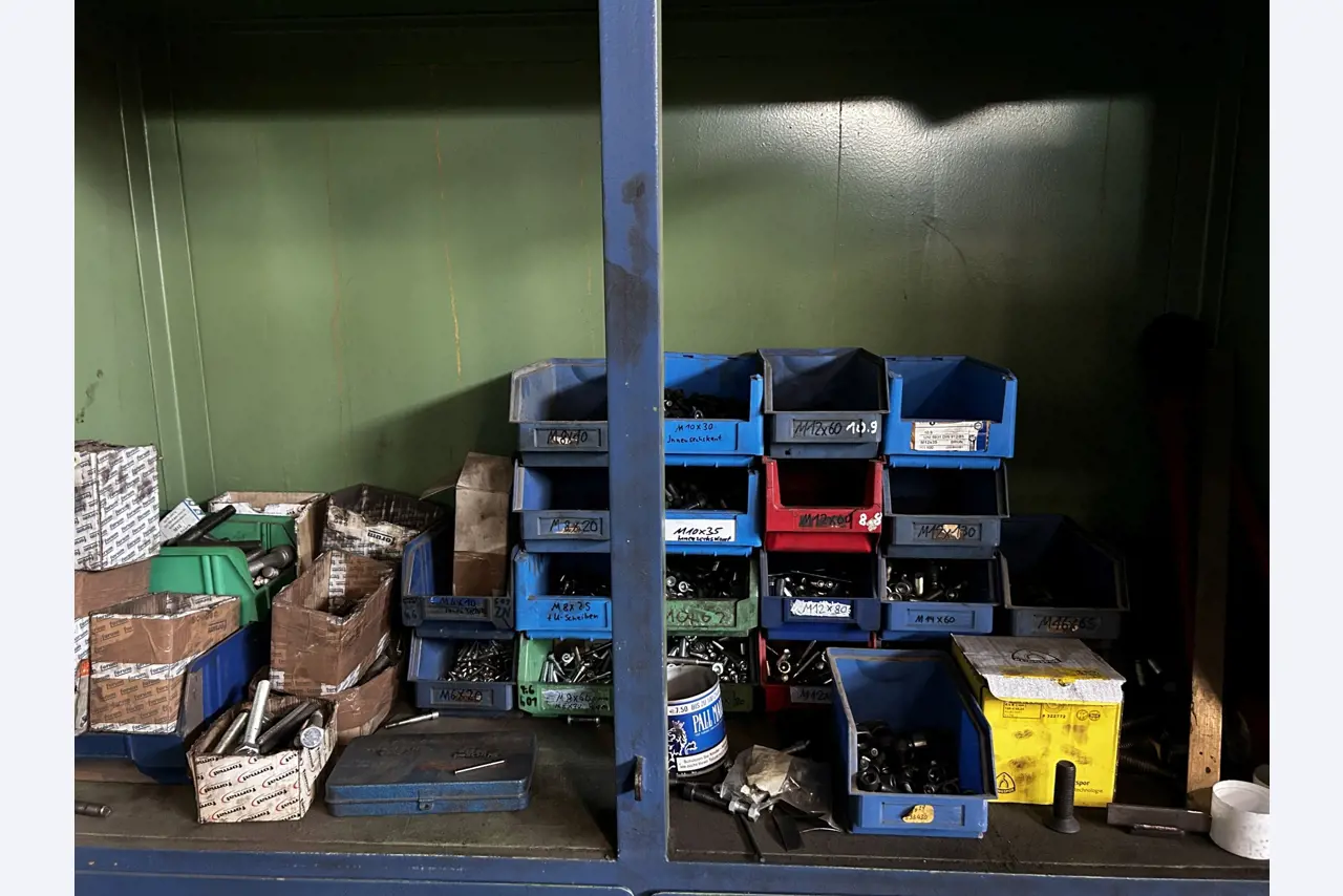 Dobře udržované dílenské vybavení a stroje z bývalé firmy Hülsenbusch Apparatebau.-30