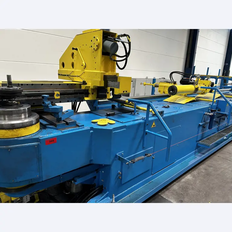 Dobře udržované dílenské vybavení a stroje z bývalé firmy Hülsenbusch Apparatebau.-9