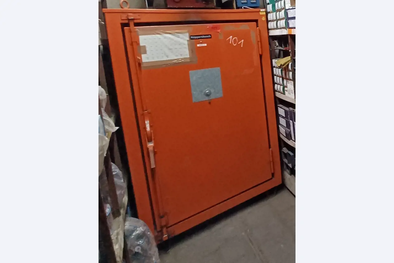 Dobře udržované dílenské vybavení a stroje z bývalé firmy Hülsenbusch Apparatebau.-1