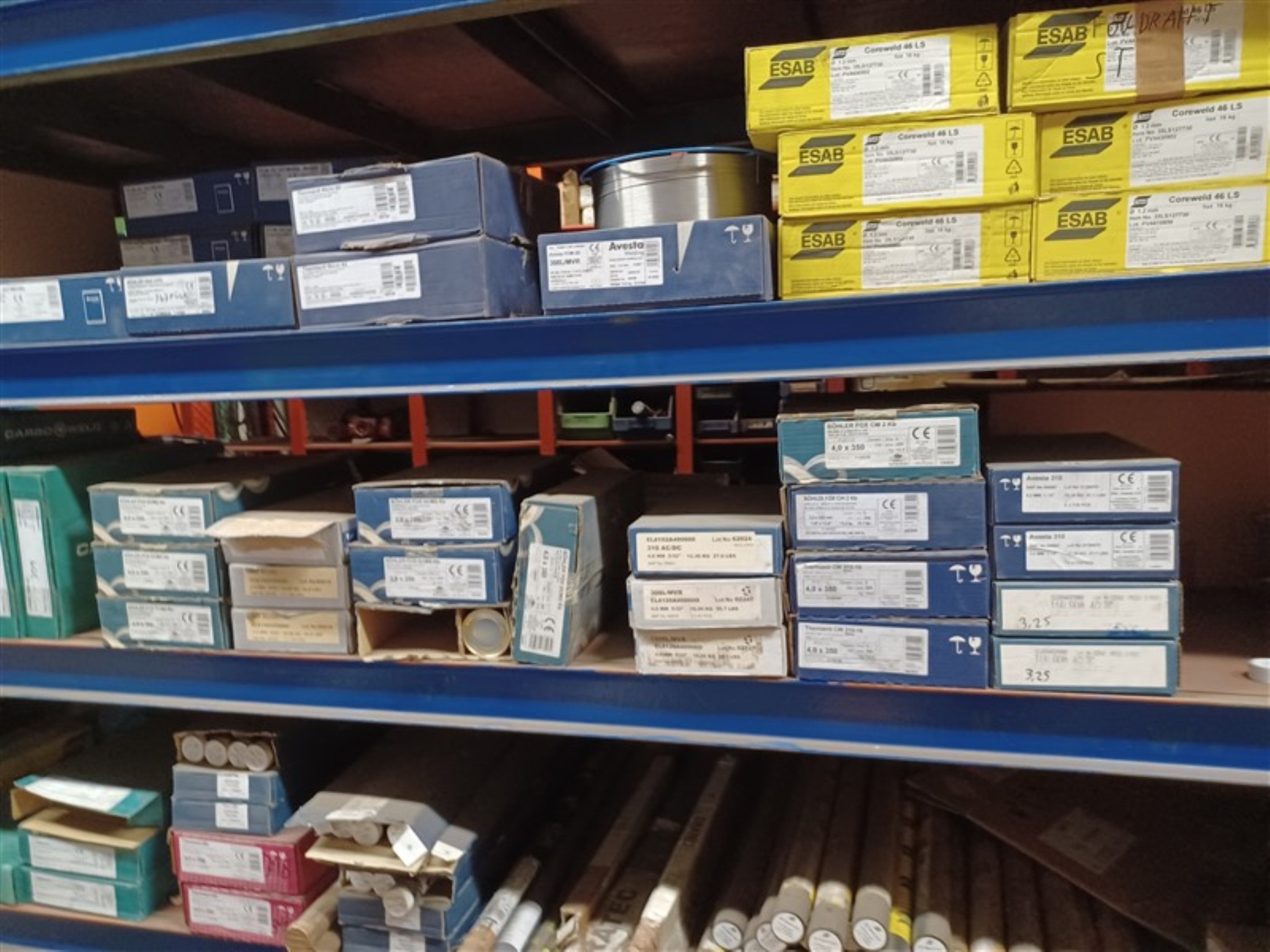 Dobrze utrzymany sprzęt warsztatowy i maszyny dawnej firmy Hülsenbusch Apparatebau-12