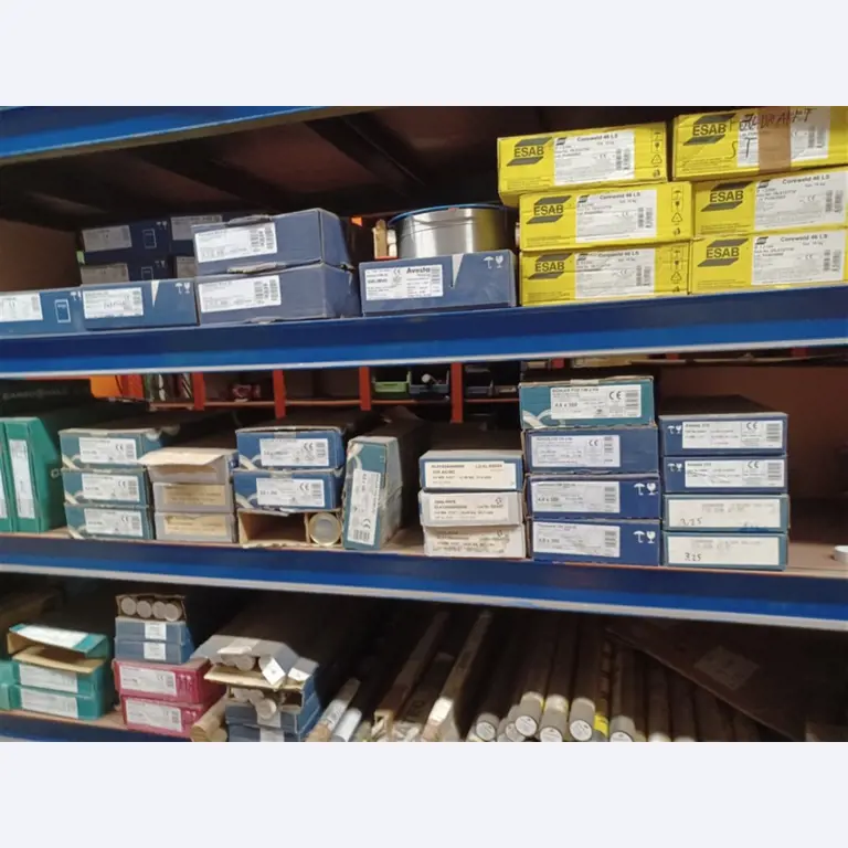 Dobrze utrzymany sprzęt warsztatowy i maszyny dawnej firmy Hülsenbusch Apparatebau-12