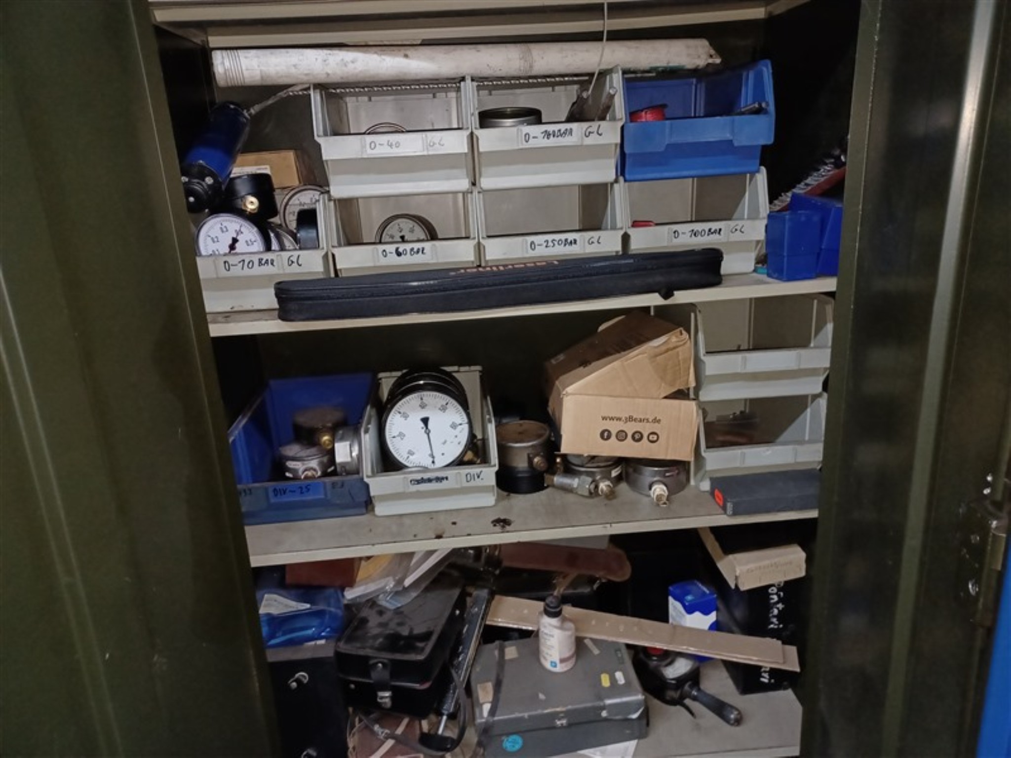 Dobrze utrzymany sprzęt warsztatowy i maszyny dawnej firmy Hülsenbusch Apparatebau-13