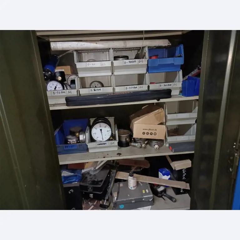 Dobrze utrzymany sprzęt warsztatowy i maszyny dawnej firmy Hülsenbusch Apparatebau-13