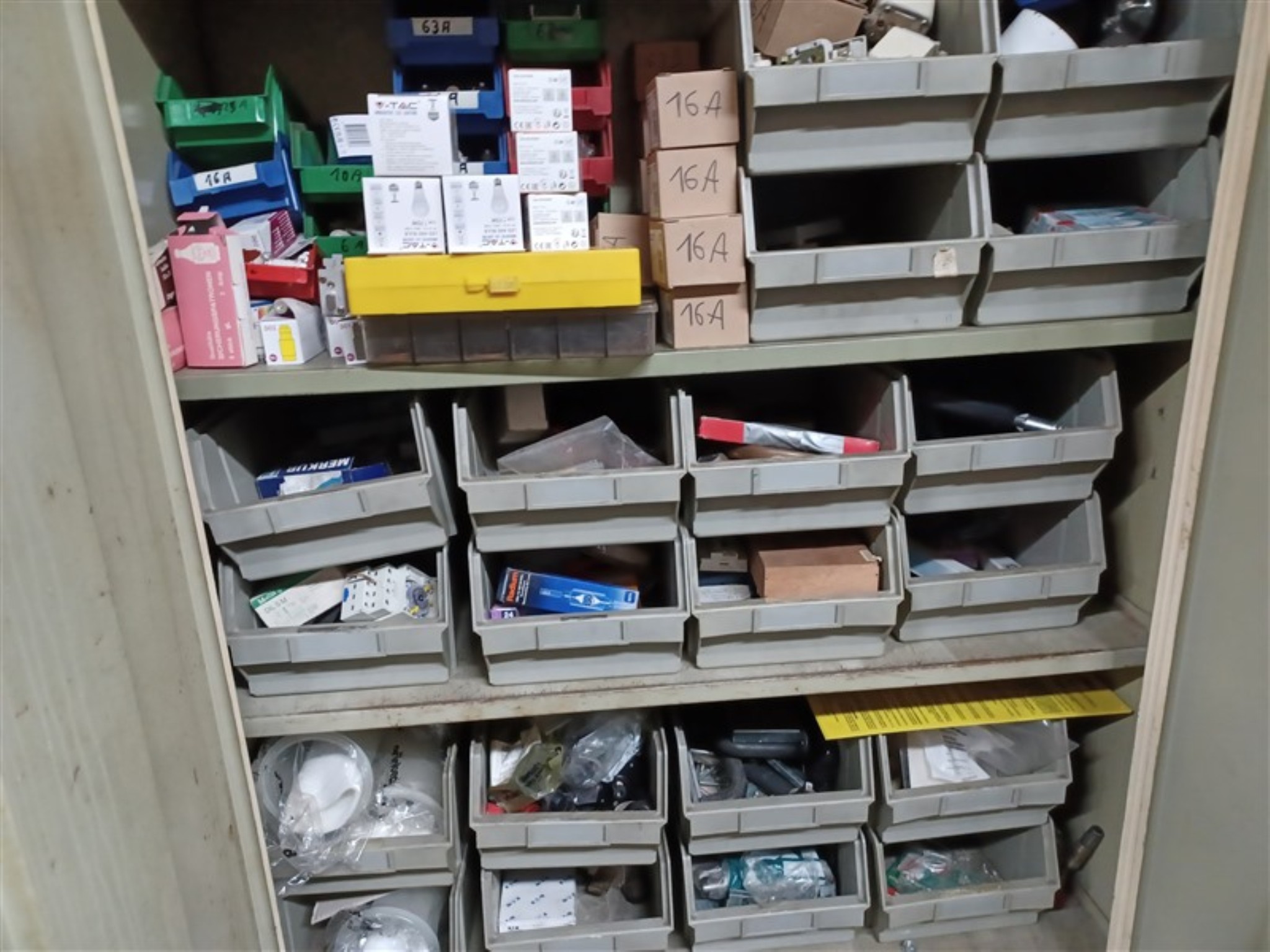 Dobrze utrzymany sprzęt warsztatowy i maszyny dawnej firmy Hülsenbusch Apparatebau-14