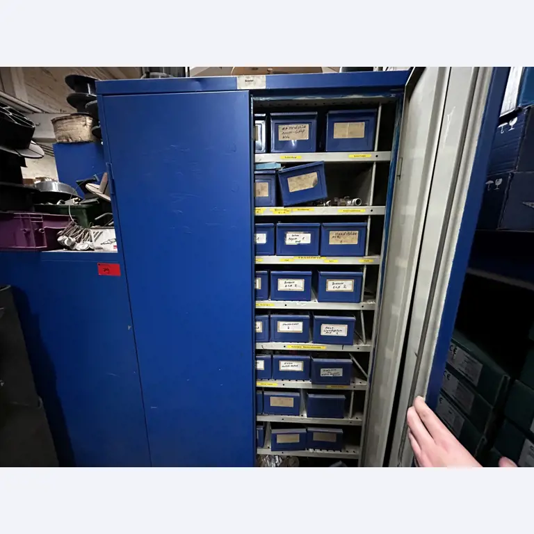 Dobrze utrzymany sprzęt warsztatowy i maszyny dawnej firmy Hülsenbusch Apparatebau-16