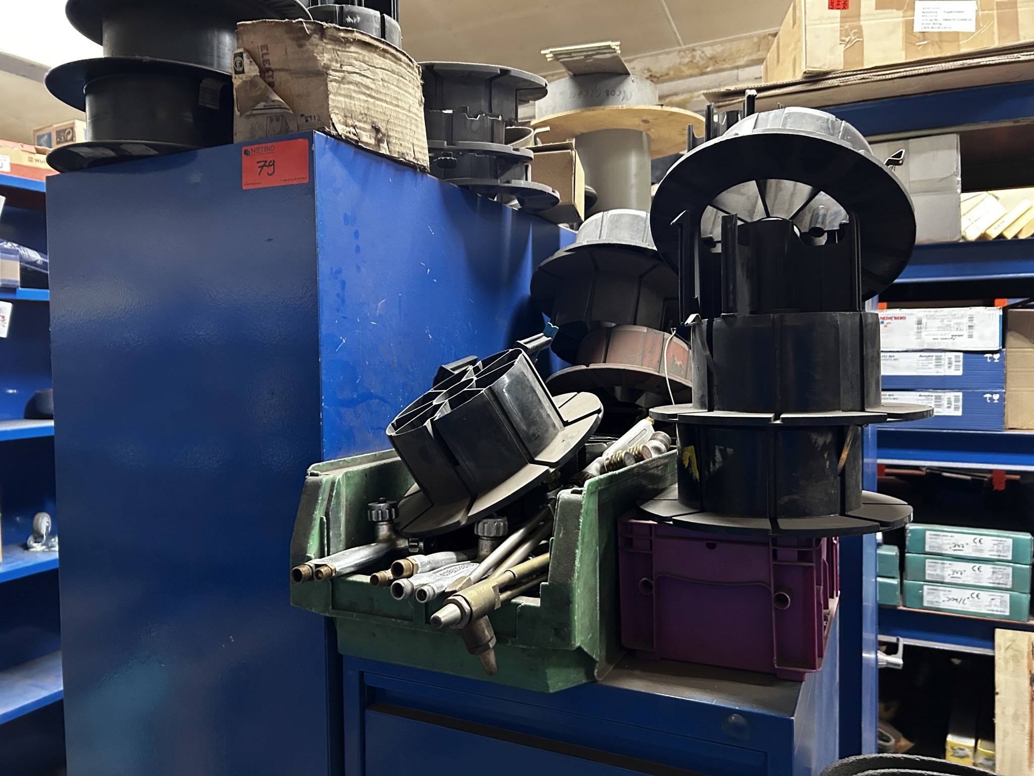 Dobrze utrzymany sprzęt warsztatowy i maszyny dawnej firmy Hülsenbusch Apparatebau-18