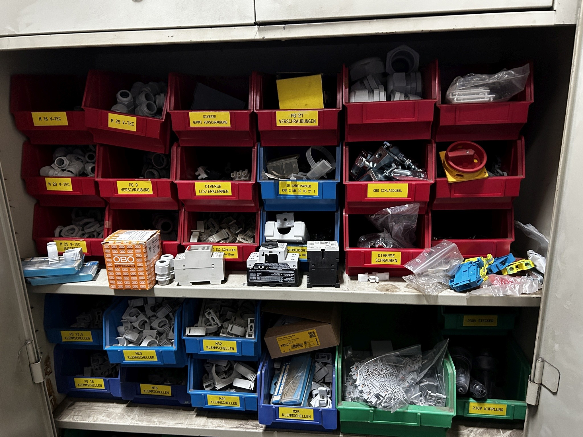 Dobrze utrzymany sprzęt warsztatowy i maszyny dawnej firmy Hülsenbusch Apparatebau-19