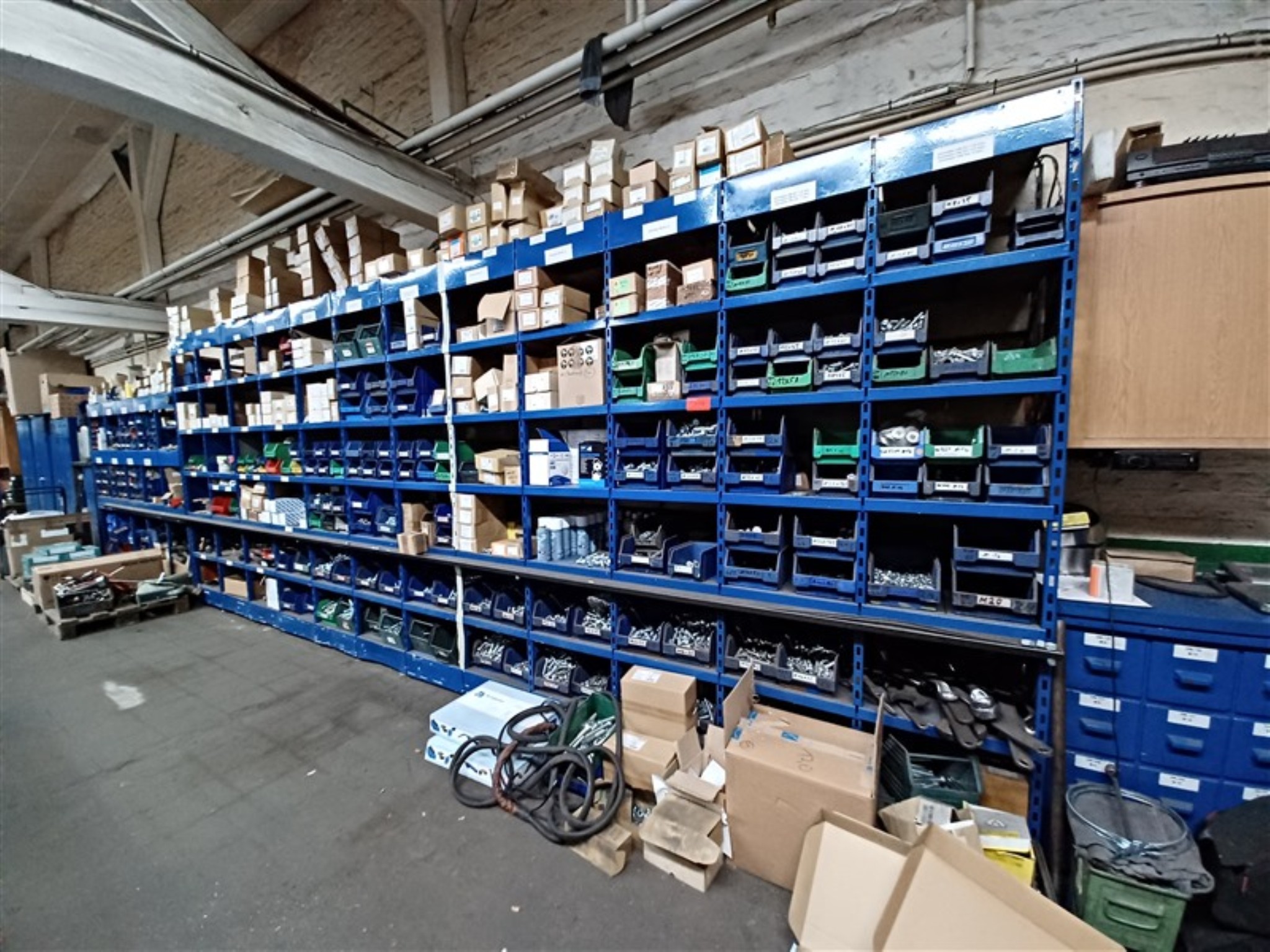 Dobrze utrzymany sprzęt warsztatowy i maszyny dawnej firmy Hülsenbusch Apparatebau-1