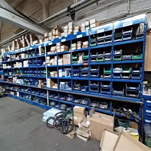 1 Posten Magazine/ depot for consumables and connecting materials; tools and small equipment