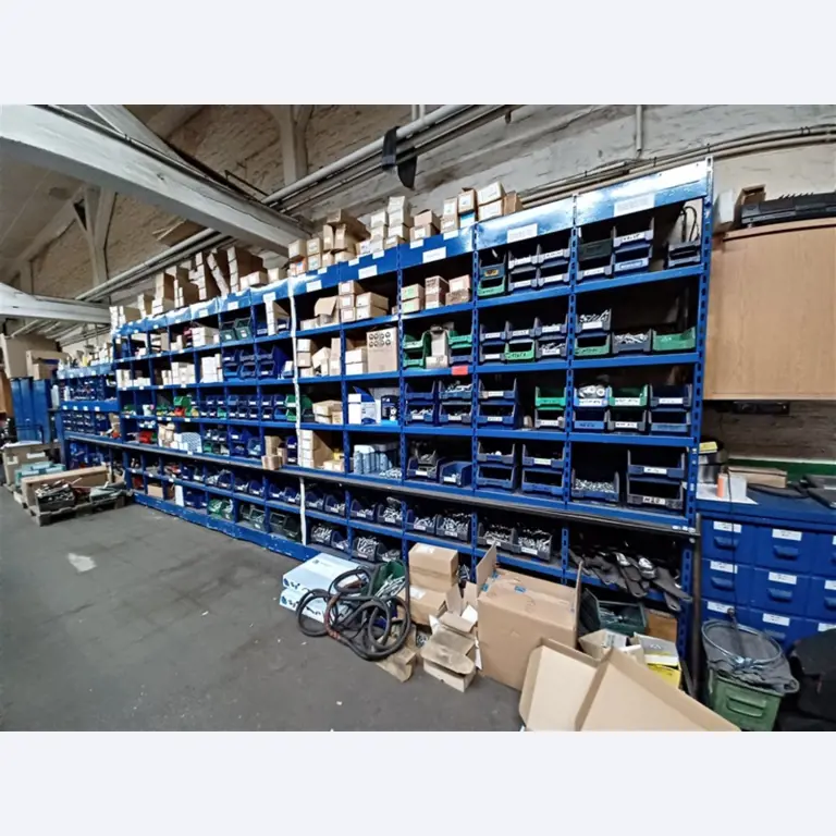 Dobrze utrzymany sprzęt warsztatowy i maszyny dawnej firmy Hülsenbusch Apparatebau-1