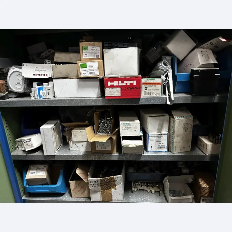 Dobrze utrzymany sprzęt warsztatowy i maszyny dawnej firmy Hülsenbusch Apparatebau-20