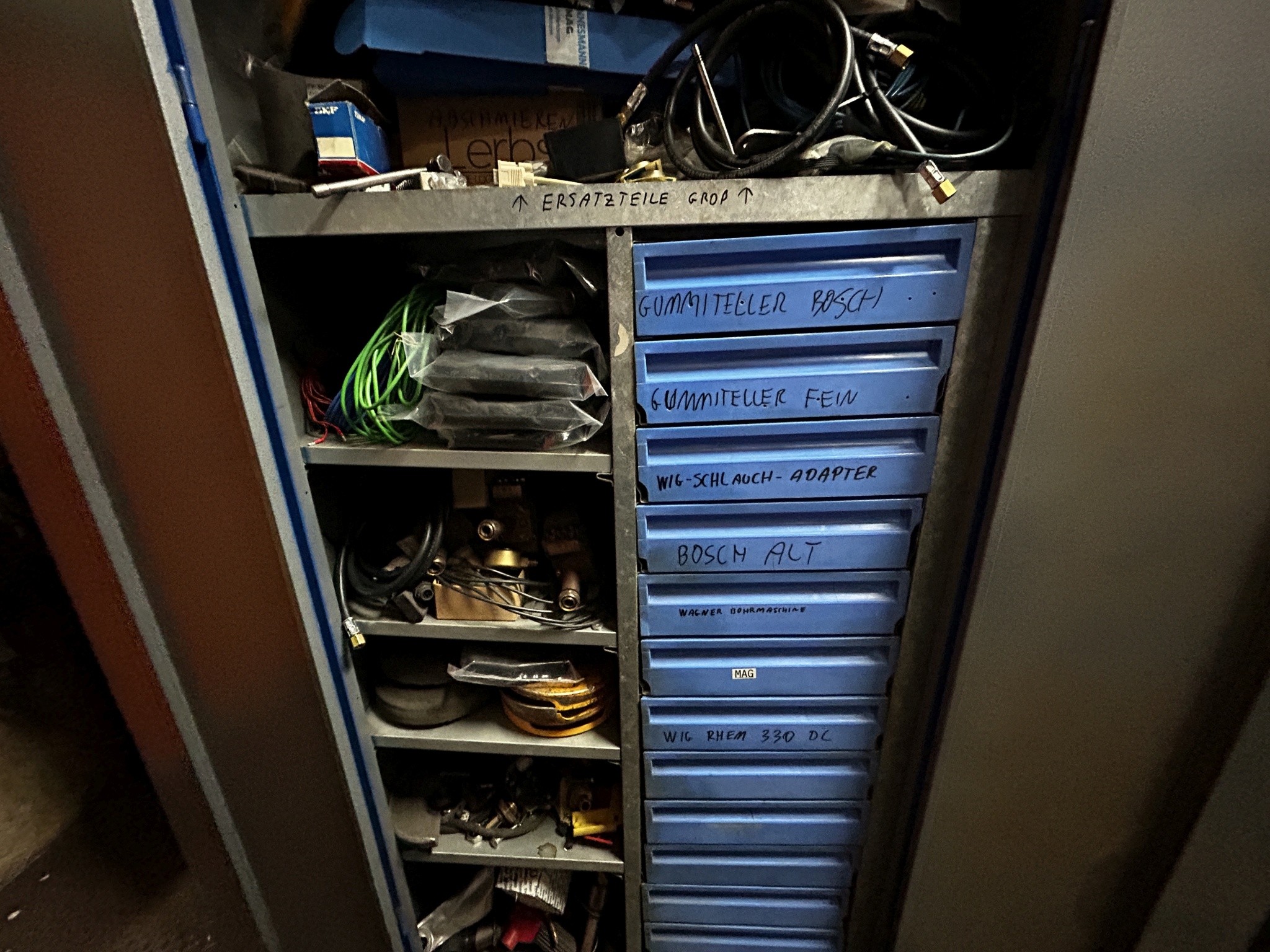 Dobrze utrzymany sprzęt warsztatowy i maszyny dawnej firmy Hülsenbusch Apparatebau-21