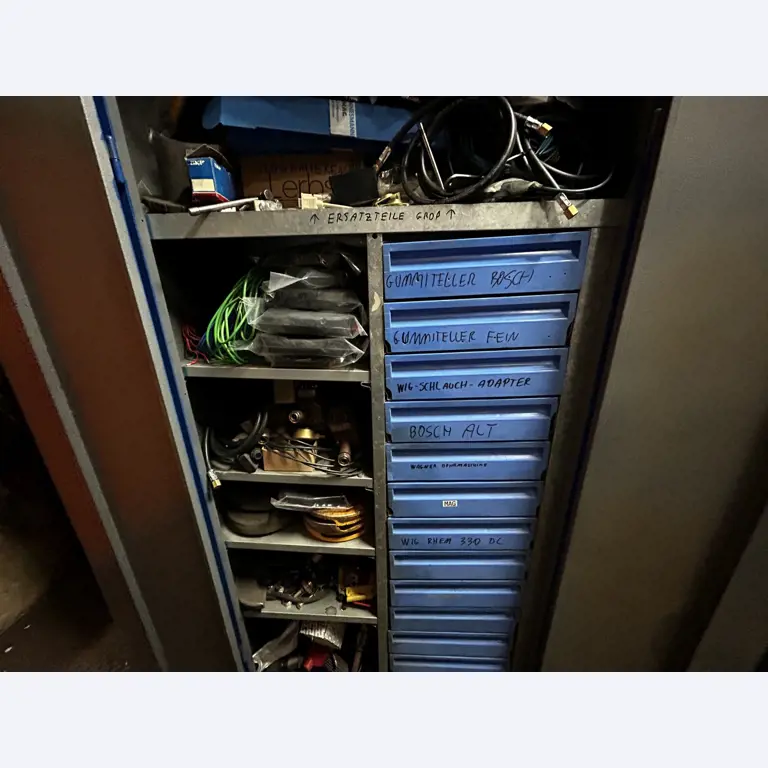 Dobrze utrzymany sprzęt warsztatowy i maszyny dawnej firmy Hülsenbusch Apparatebau-21