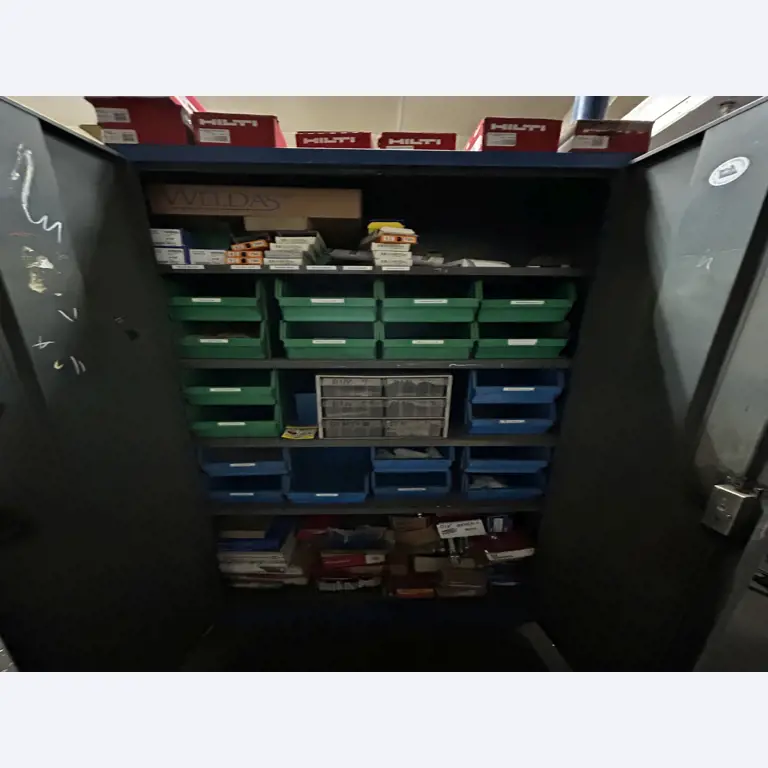 Dobrze utrzymany sprzęt warsztatowy i maszyny dawnej firmy Hülsenbusch Apparatebau-22