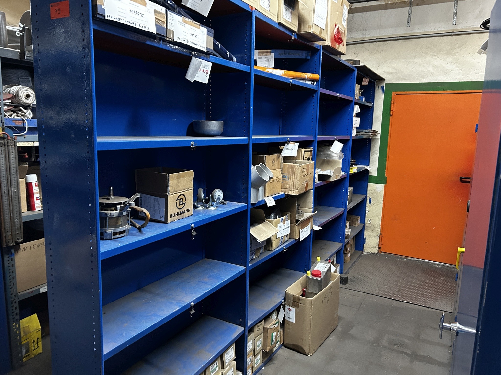 Dobrze utrzymany sprzęt warsztatowy i maszyny dawnej firmy Hülsenbusch Apparatebau-24