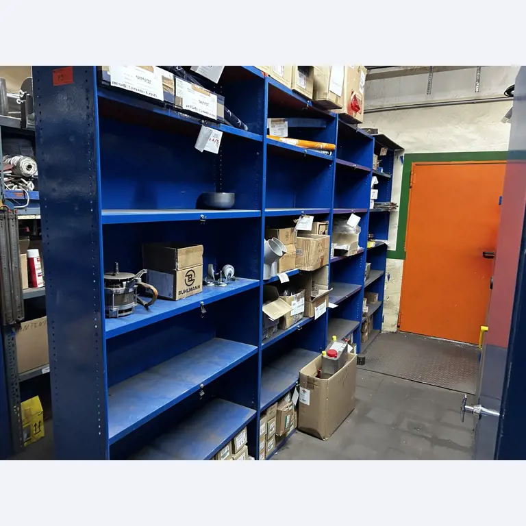 Dobrze utrzymany sprzęt warsztatowy i maszyny dawnej firmy Hülsenbusch Apparatebau-24