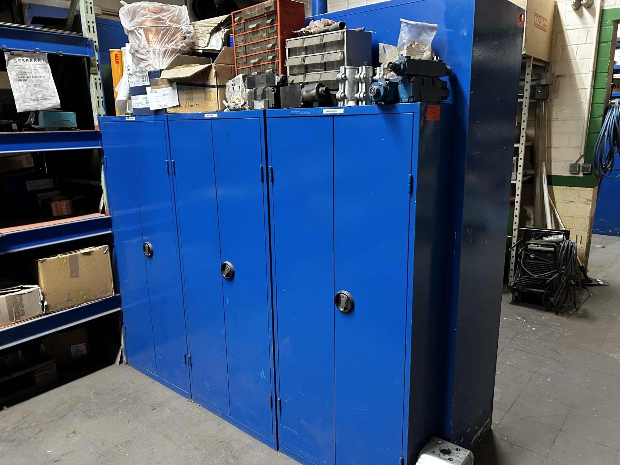 Dobrze utrzymany sprzęt warsztatowy i maszyny dawnej firmy Hülsenbusch Apparatebau-25