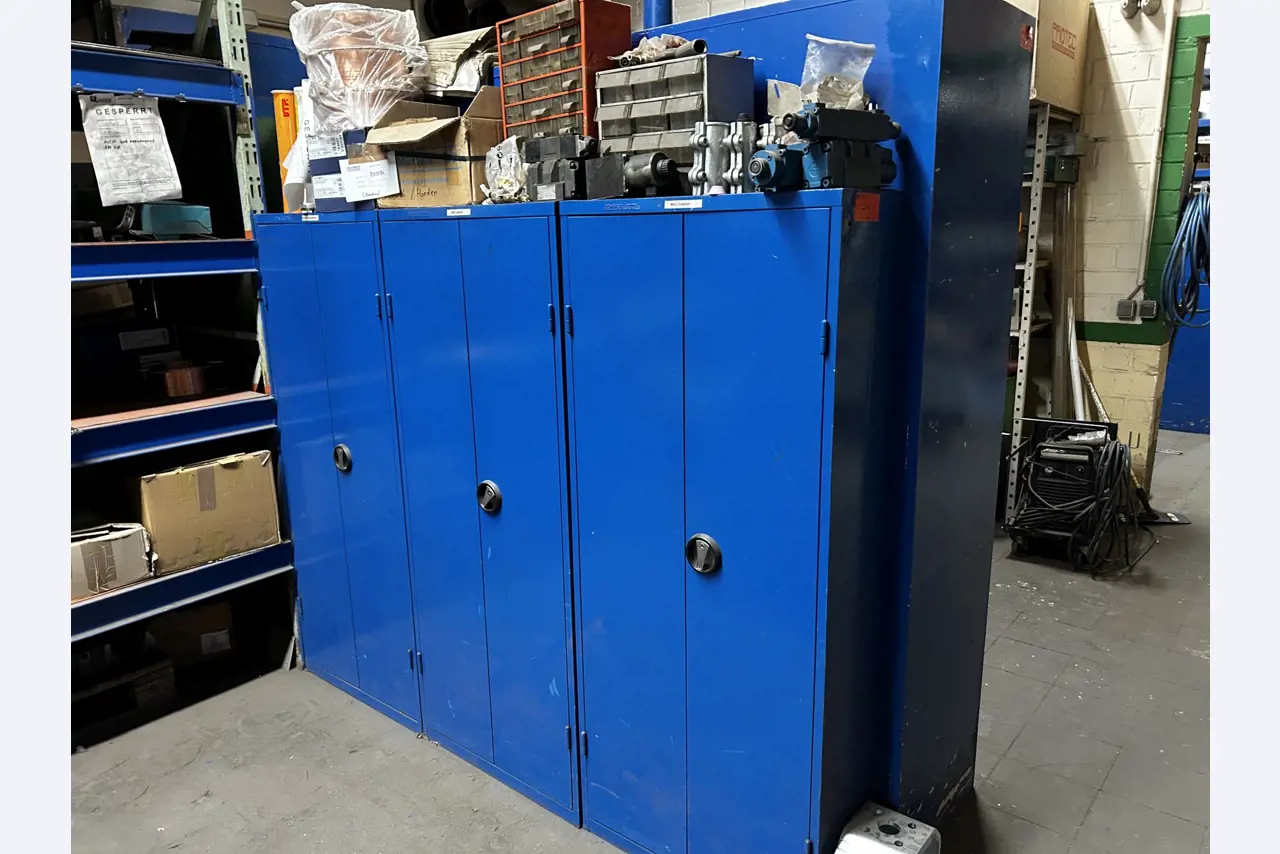 Dobrze utrzymany sprzęt warsztatowy i maszyny dawnej firmy Hülsenbusch Apparatebau-25