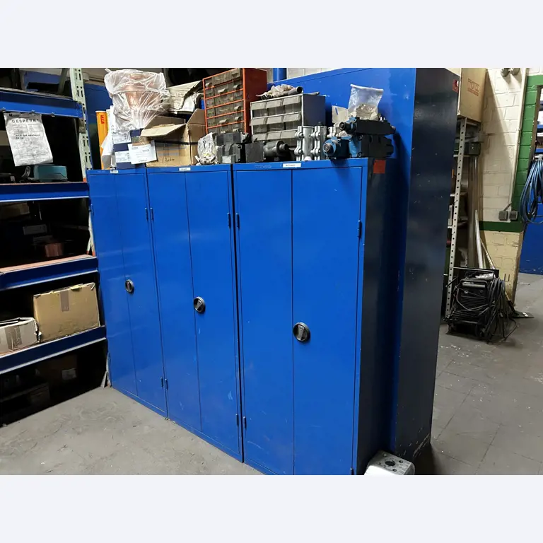 Dobrze utrzymany sprzęt warsztatowy i maszyny dawnej firmy Hülsenbusch Apparatebau-25